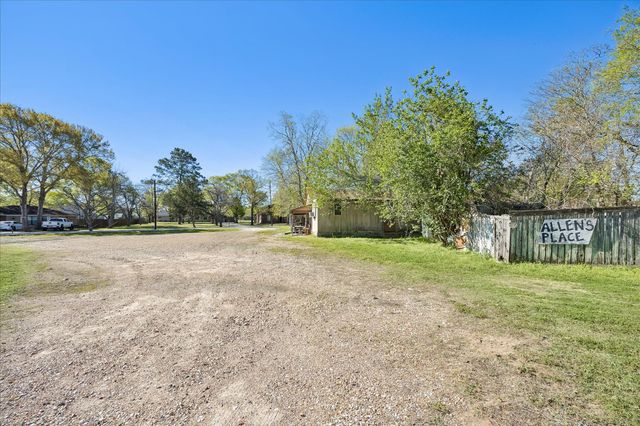 805 Frydek Road, Sealy, TX 77474