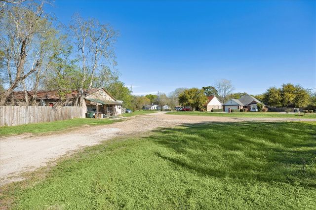 805 Frydek Road, Sealy, TX 77474