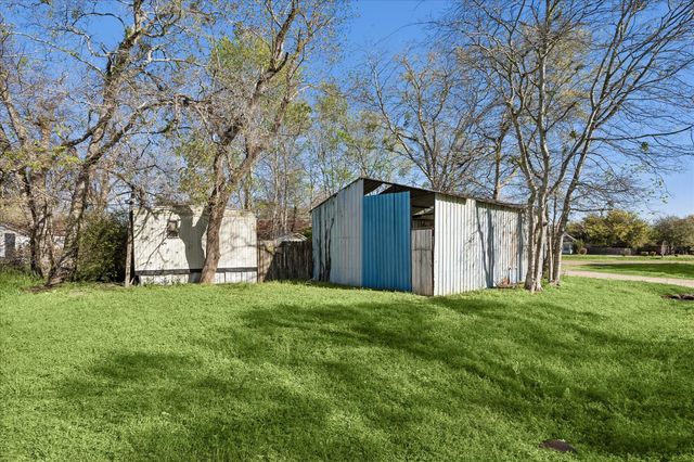 805 Frydek Road, Sealy, TX 77474