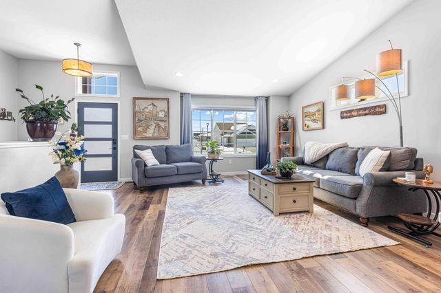 3825 16th Street S, Moorhead, MN 56560