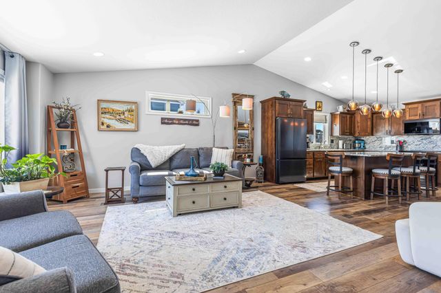 3825 16th Street S, Moorhead, MN 56560