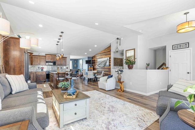 3825 16th Street S, Moorhead, MN 56560