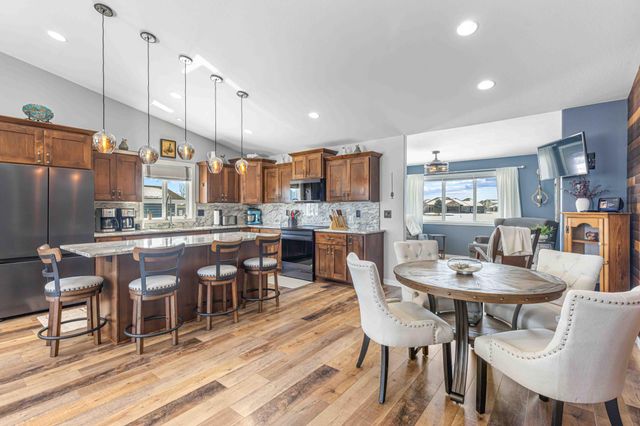 3825 16th Street S, Moorhead, MN 56560