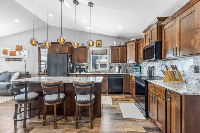 3825 16th Street S, Moorhead, MN 56560