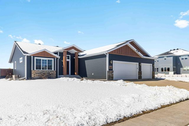3825 16th Street S, Moorhead, MN 56560