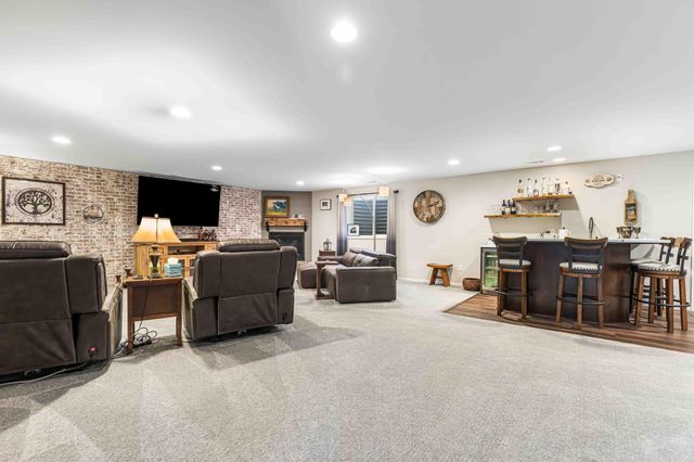 3825 16th Street S, Moorhead, MN 56560