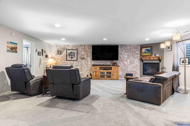 3825 16th Street S, Moorhead, MN 56560