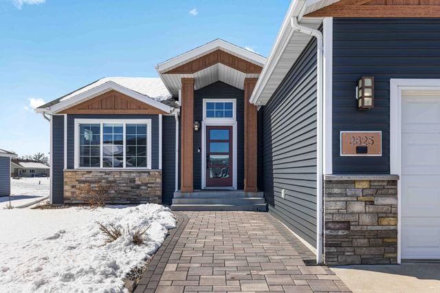 3825 16th Street S, Moorhead, MN 56560