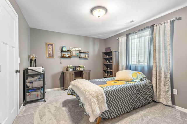 3825 16th Street S, Moorhead, MN 56560