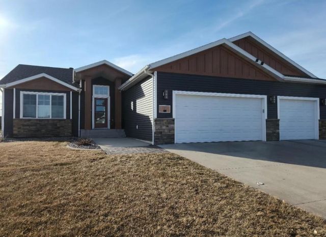 3825 16th Street S, Moorhead, MN 56560