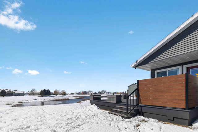 3825 16th Street S, Moorhead, MN 56560