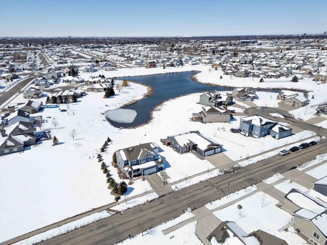 3825 16th Street S, Moorhead, MN 56560