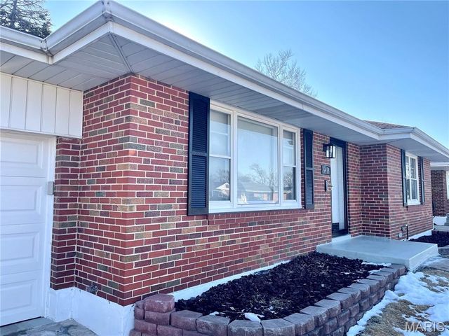 9418 PATTONWOOD DRIVE, Jennings, MO 63136