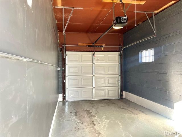 9418 PATTONWOOD DRIVE, Jennings, MO 63136