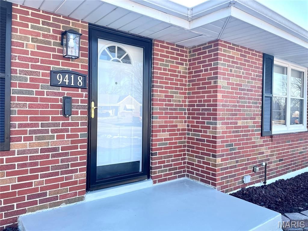 9418 PATTONWOOD DRIVE, Jennings, MO 63136