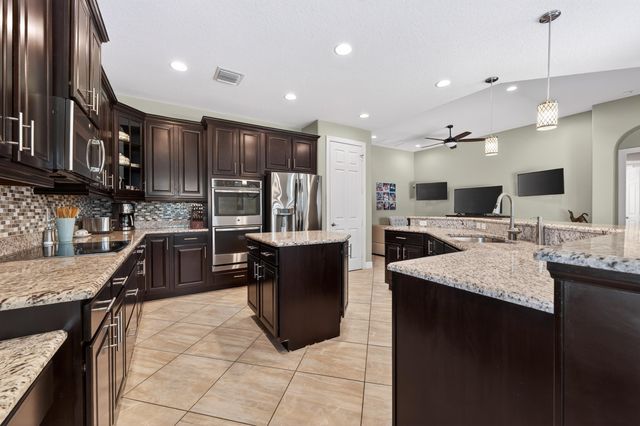 7589 Fieldstone Ranch Square, Vero Beach, FL 32967