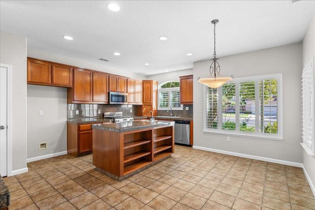 1343 Primavera Ave, Manteca, CA 95336