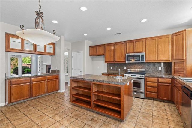 1343 Primavera Ave, Manteca, CA 95336
