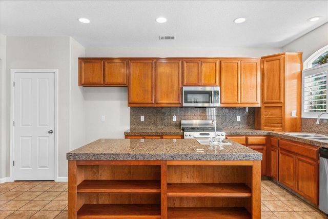 1343 Primavera Ave, Manteca, CA 95336