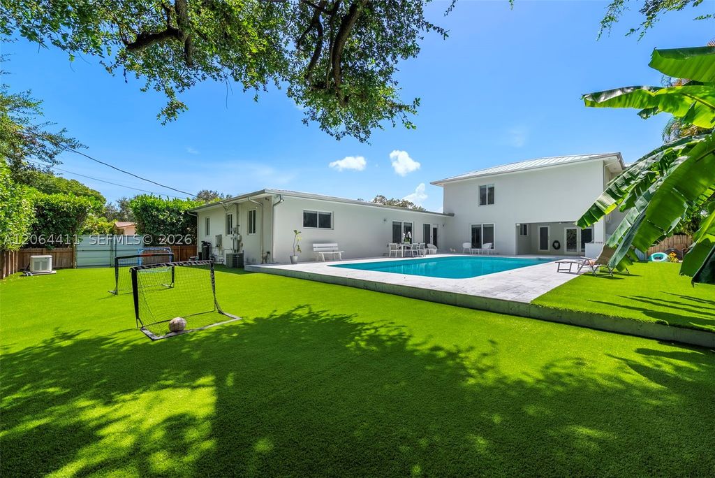 831 NE 109th St, Biscayne Park, FL 33161