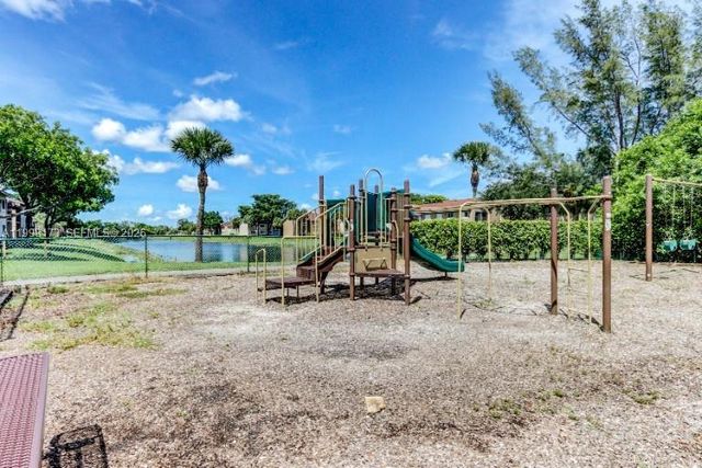 1129 Lake Victoria Dr F, West Palm Beach, FL 33411