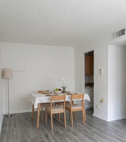 1129 Lake Victoria Dr F, West Palm Beach, FL 33411