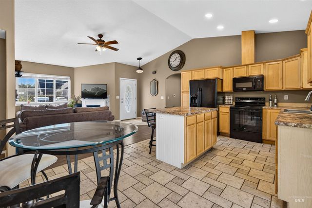 7718 Cedarbrook Dr, Nampa, ID 83687 property photo