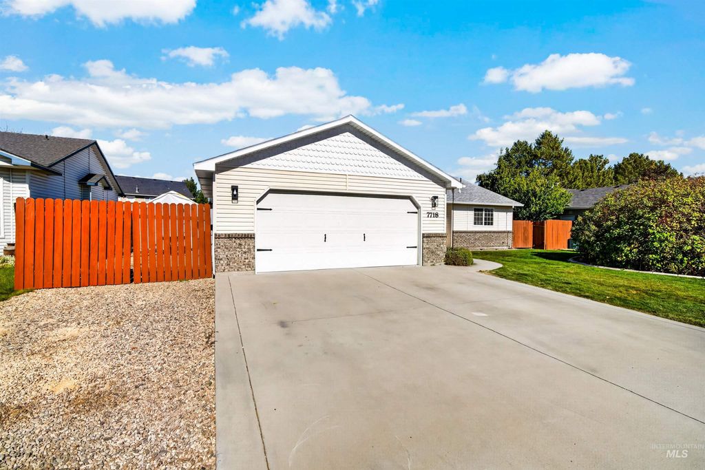 7718 Cedarbrook Dr, Nampa, ID 83687 photo 3