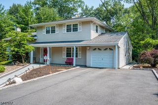 560 Wakefield Dr, Metuchen Boro, NJ 08840