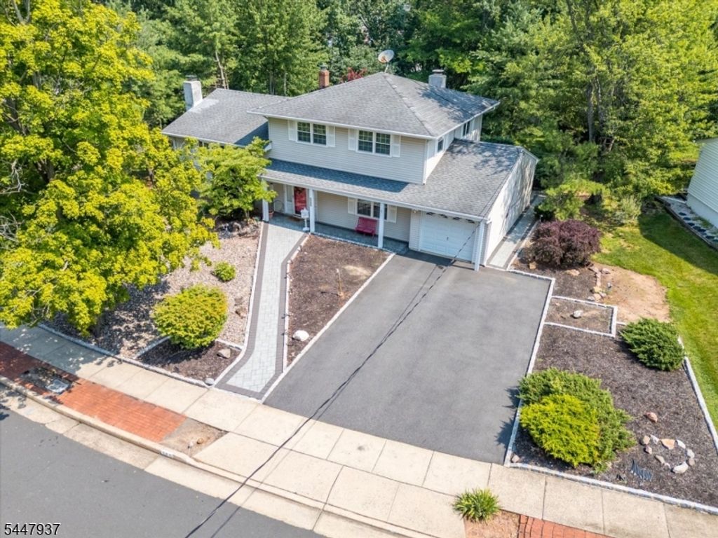 560 Wakefield Dr, Metuchen Boro, NJ 08840 — photo 4
