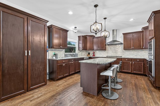 16440 W Turnberry Circle, Lockport, IL 60441