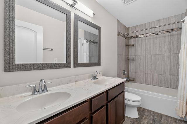 16440 W Turnberry Circle, Lockport, IL 60441