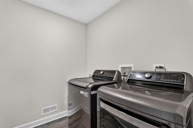 16440 W Turnberry Circle, Lockport, IL 60441