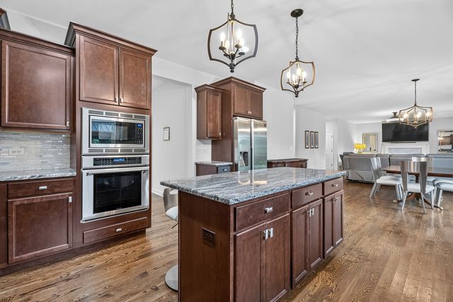 16440 W Turnberry Circle, Lockport, IL 60441