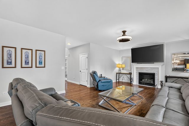 16440 W Turnberry Circle, Lockport, IL 60441