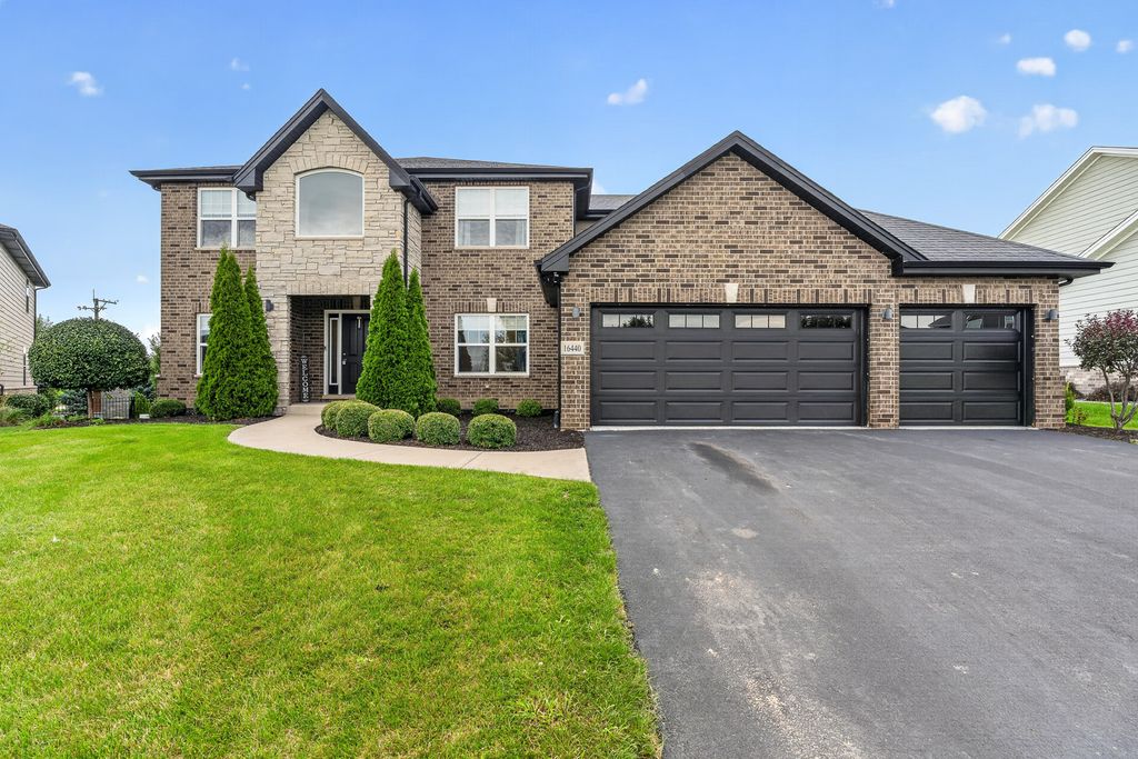 16440 W Turnberry Circle, Lockport, IL 60441