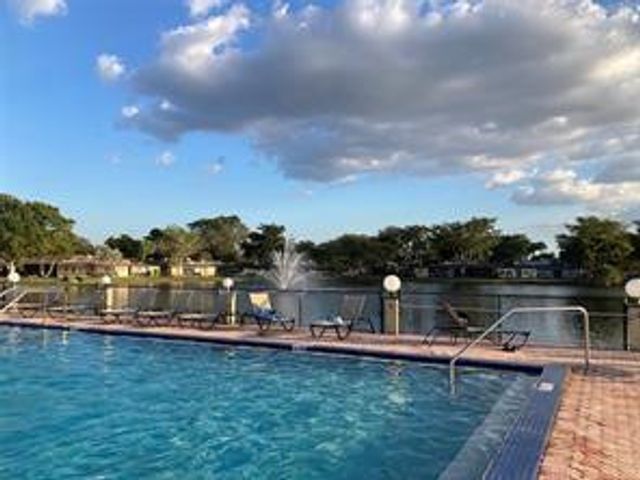 151 Berkley Road 309, Hollywood, FL 33024