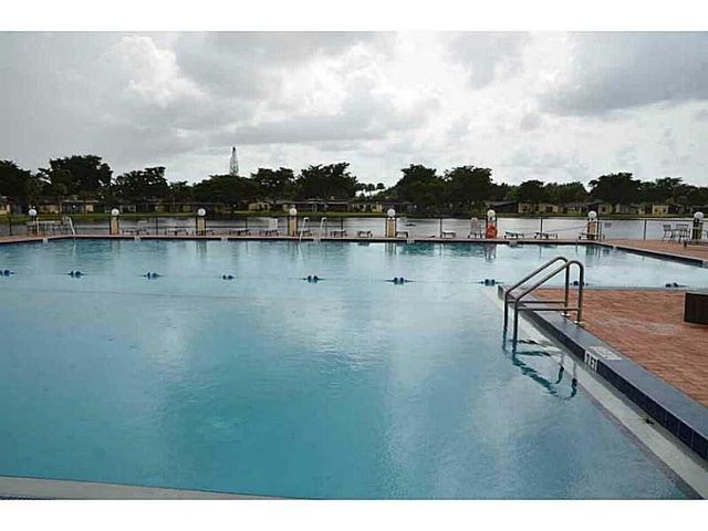 151 Berkley Road 309, Hollywood, FL 33024