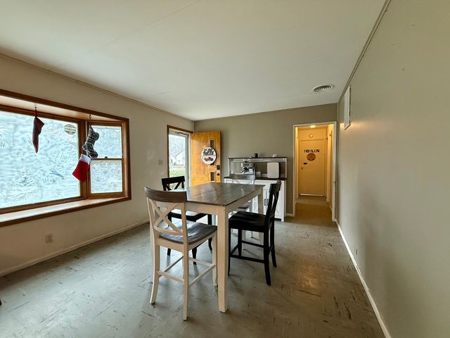 301 S Walnut Street, Clinton, IL 61727