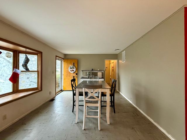 301 S Walnut Street, Clinton, IL 61727