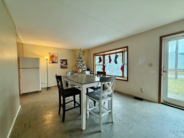 301 S Walnut Street, Clinton, IL 61727