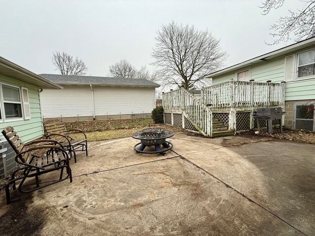 301 S Walnut Street, Clinton, IL 61727