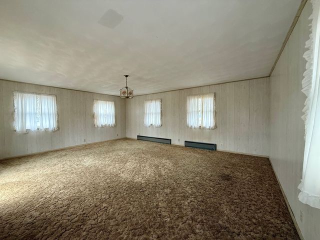 301 S Walnut Street, Clinton, IL 61727