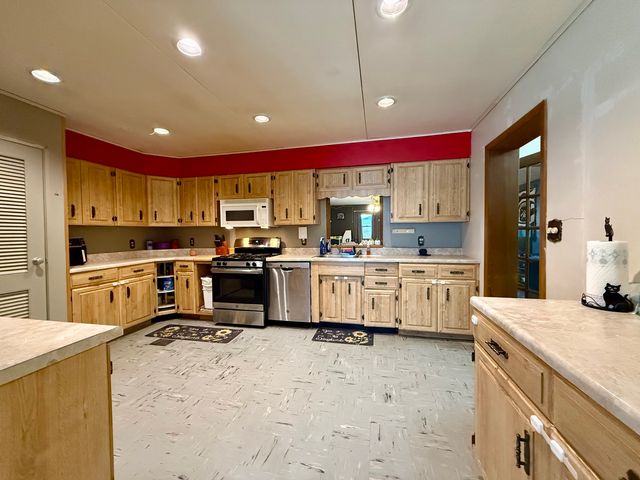 301 S Walnut Street, Clinton, IL 61727