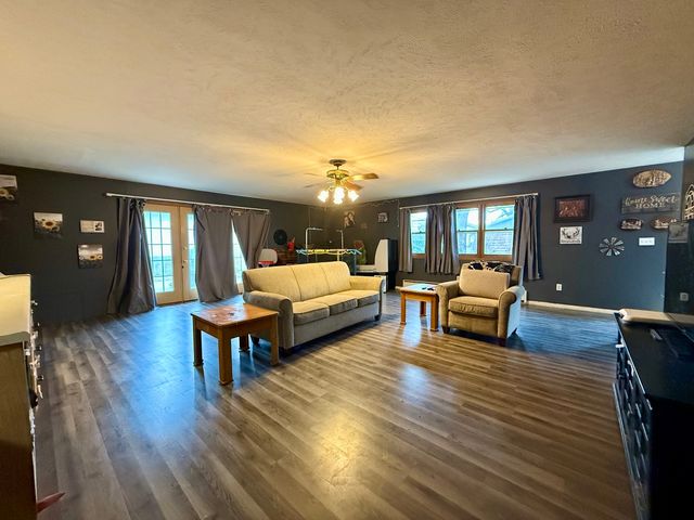 301 S Walnut Street, Clinton, IL 61727