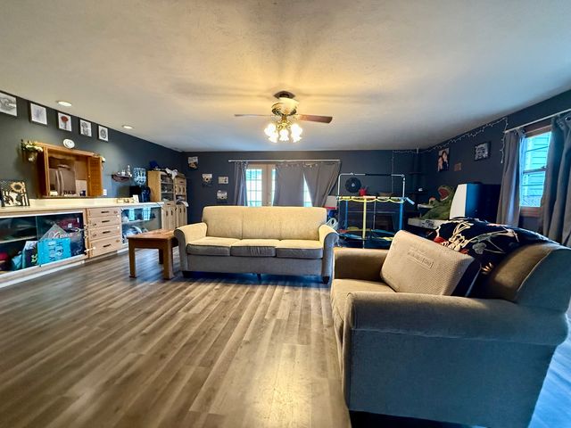 301 S Walnut Street, Clinton, IL 61727