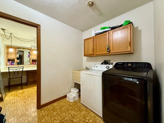 301 S Walnut Street, Clinton, IL 61727