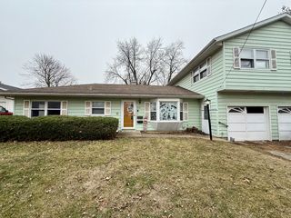 301 S Walnut Street, Clinton, IL 61727