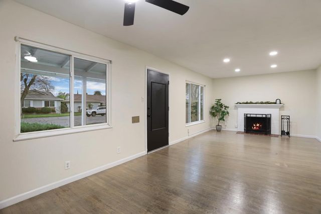 32 S Corinth Ave, Lodi, CA 95242