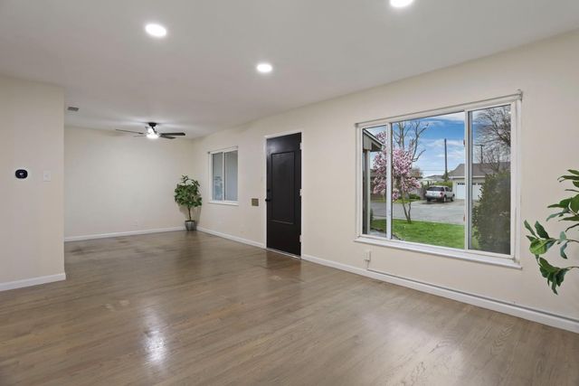 32 S Corinth Ave, Lodi, CA 95242